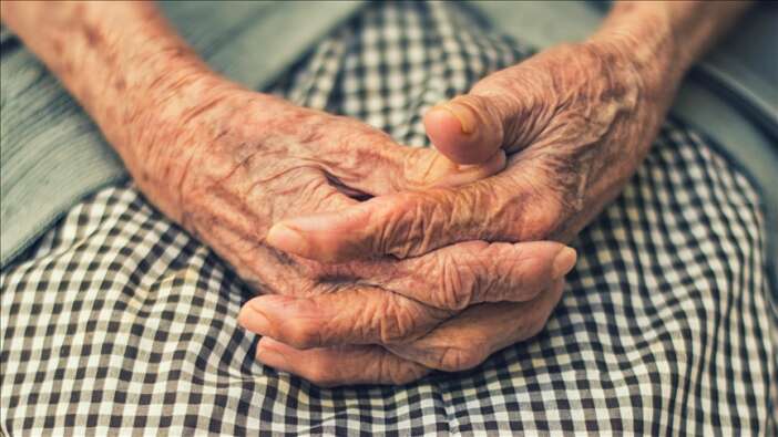 konyada-100-yasina-merdiven-dayayan-5-bin-806-kisi-var