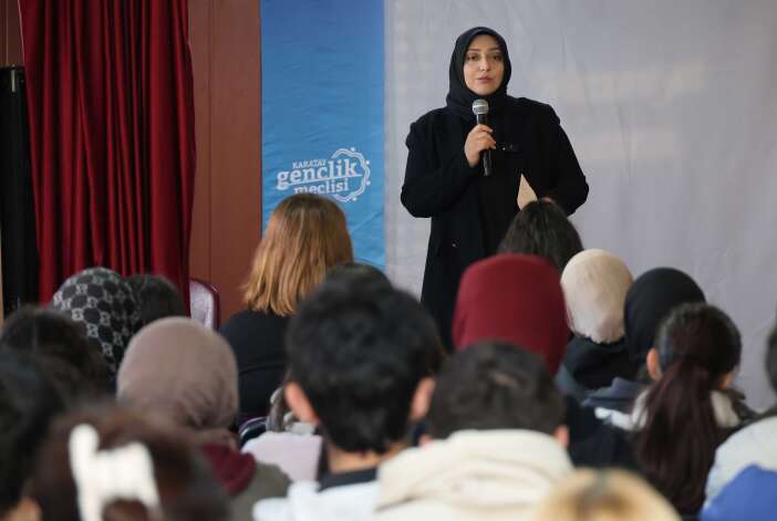 konyada-liseli-genclerin-kariyer-yolculuklarina-isik-tutuldu