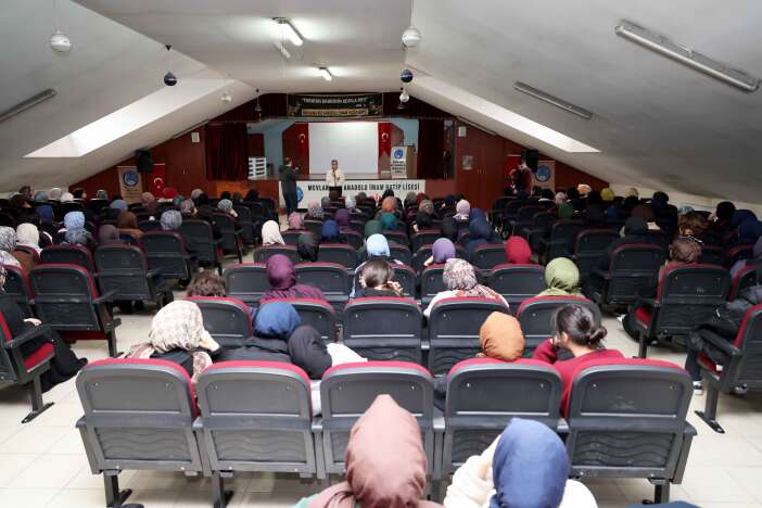 konyada-liseli-genclerin-kariyer-yolculuklarina-isik-tutuldu