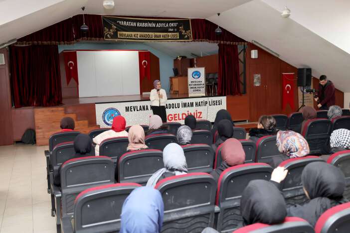 konyada-liseli-genclerin-kariyer-yolculuklarina-isik-tutuldu