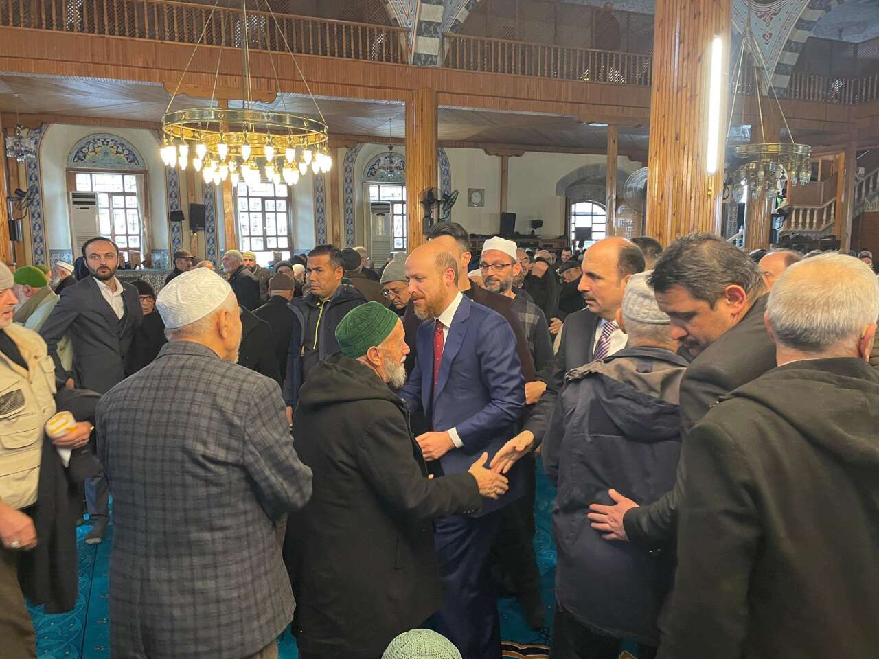 bilal-erdogan-konyada-kapu-camisinde-vatandasla-bulustu