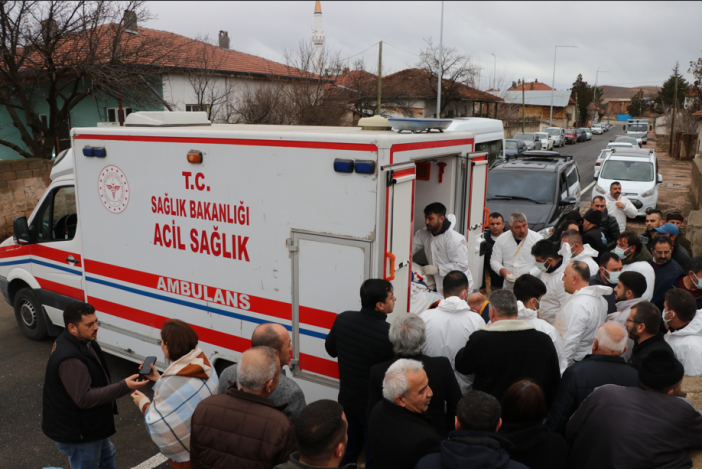 fil-hastasi-adam-icin-30-kisi-seferber-oldu-duvarlar-kirilarak-cikarildi