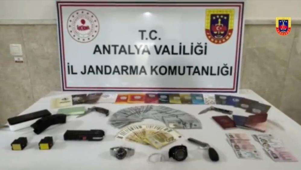 film-gibi-kripto-para-vurgunu-silahla-eve-girip-18-bin-euro-aktardilar