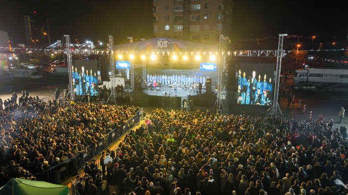 konyada-binlerce-genc-kis-etkinliginde-bulustu