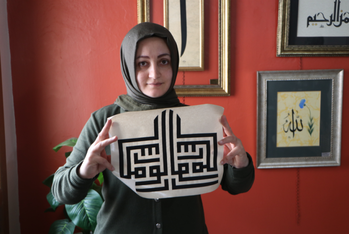 konyali-hat-sanatcisinin-eserlerine-14-subat-icin-yogun-talep