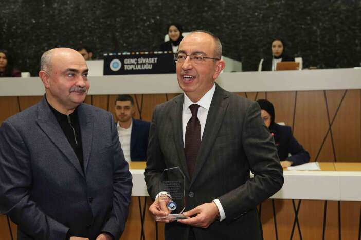 meram-belediyesi-gelecegin-siyasetcilerine-kapilarini-acti