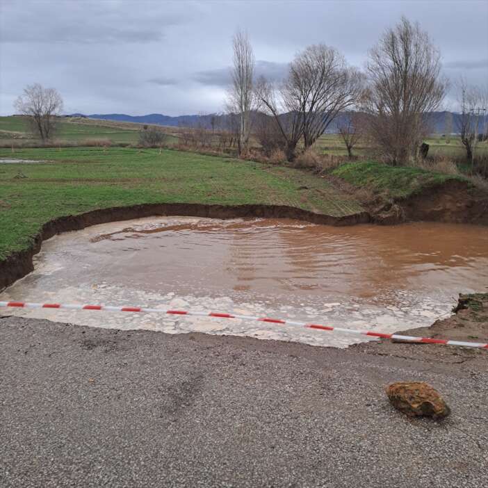 kaplicalariyla-unlu-ilimizde-saganak-dere-yatagini-cokertti-konya-benzeri-goruntuler-ortaya-cikti