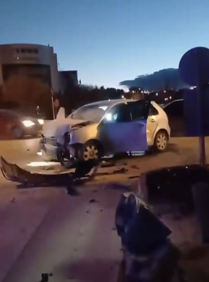 konya-cihanbeylide-ambulans-ile-otomobil-carpisti-7-kisi-yaralandi