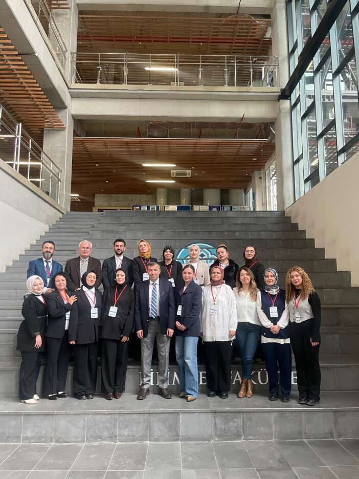 konyada-dijital-caga-felsefi-nester-hakikat-arayisinda-gencler-bulustu