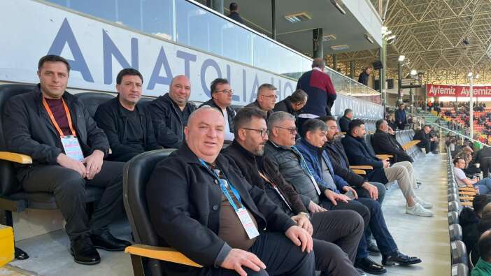 konyaspor-yonetimi-ve-taraftar-alanyada-takimini-yalniz-birakmadi