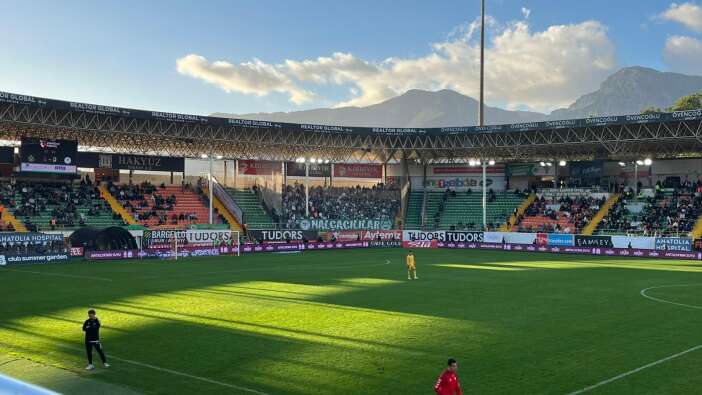 konyaspor-yonetimi-ve-taraftar-alanyada-takimini-yalniz-birakmadi