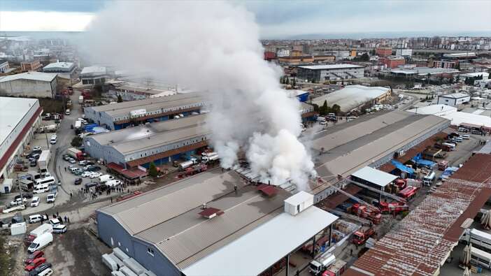 toptancilar-sitesinde-yangin-cikti