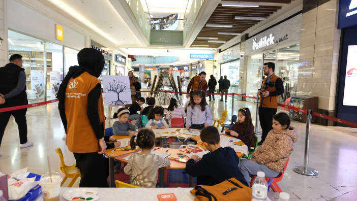 filistinli-cocuklarin-sessiz-fircalari-konyada-sergilendi