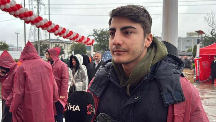 indirimli-urun-icin-yagmura-aldiris-etmediler-cadir-kurup-8-saat-beklediler