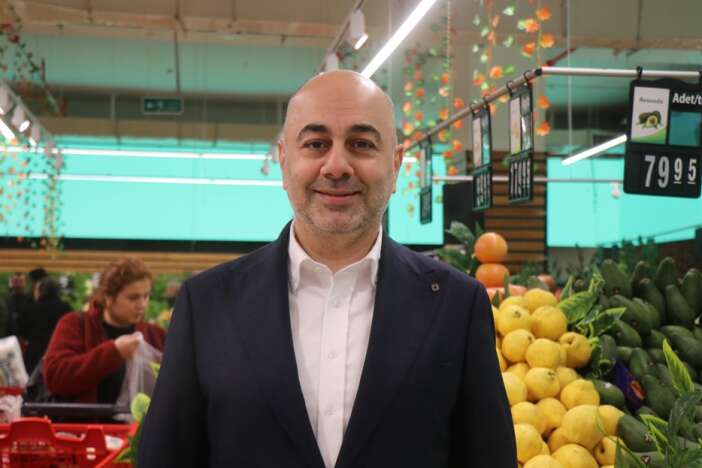 indirimli-urun-icin-yagmura-aldiris-etmediler-cadir-kurup-8-saat-beklediler