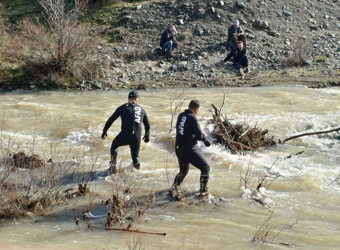 kayip-olarak-aranan-kezban-gencten-aci-haber-cansiz-bedeni-derede-bulundu