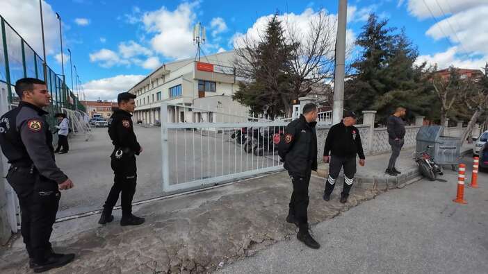 motosiklet-carpan-polis-memuru-hastaneye-kaldirildi