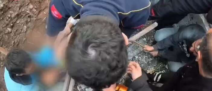 insaatta-basina-demir-saplanan-isci-oldu