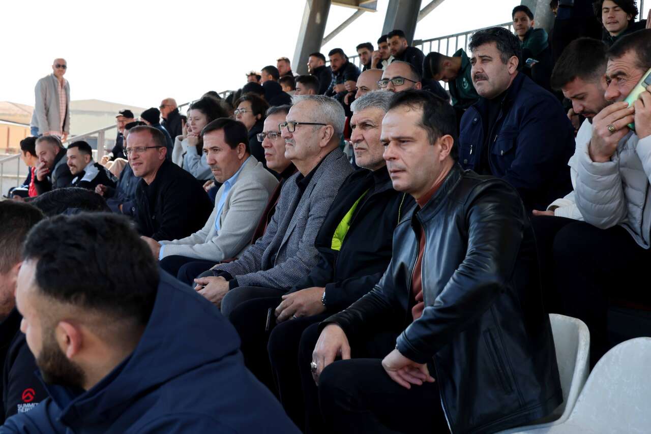 konya-sampiyonu-karatay-belediyespor-kupayi-kaldirdi