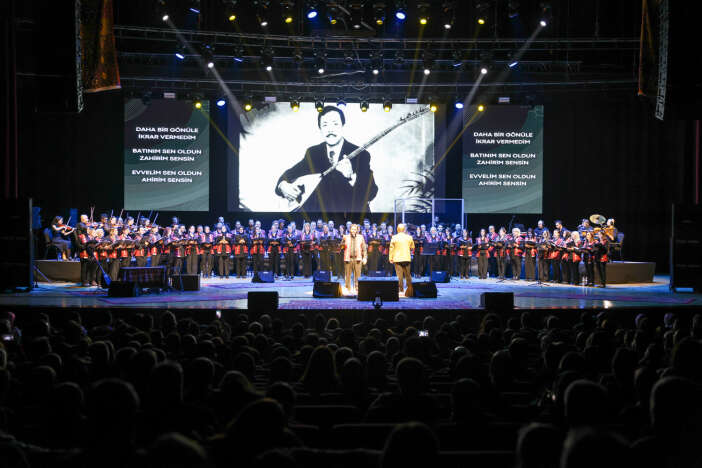 konyada-neset-ertas-ruzgari-esti