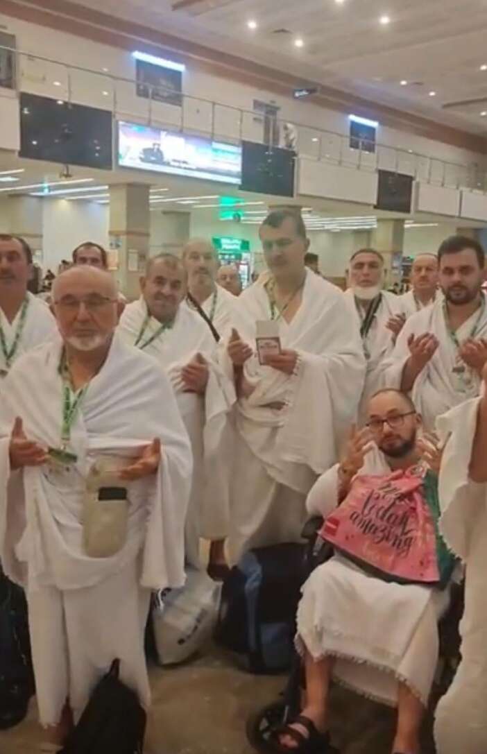 konyada-ramazan-umresi-kafilesi-gozyaslari-ve-dualarla-ugurlandi