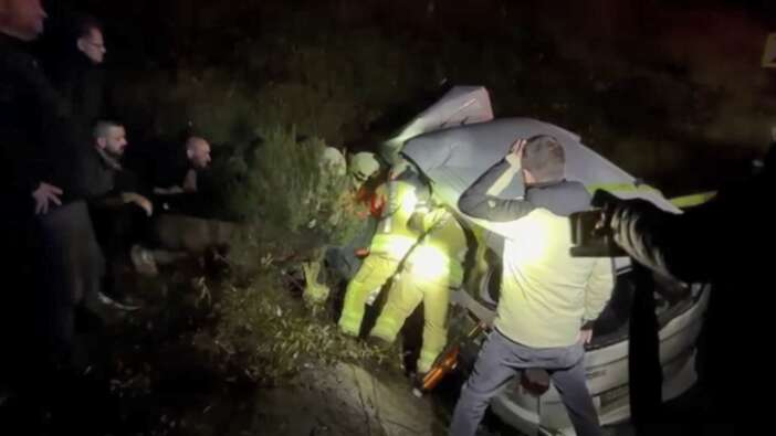 otomobil-ile-hafif-ticari-arac-kafa-kafaya-carpisti-1-olu-5-yarali-var