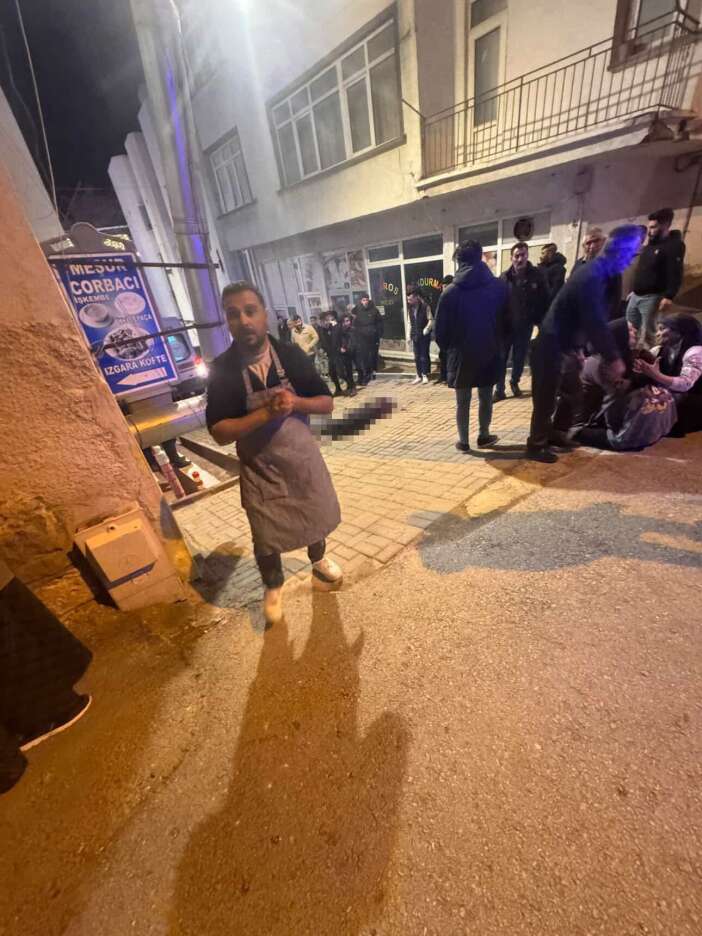 sokak-ortasinda-once-karisini-sonra-kendini-oldurdu