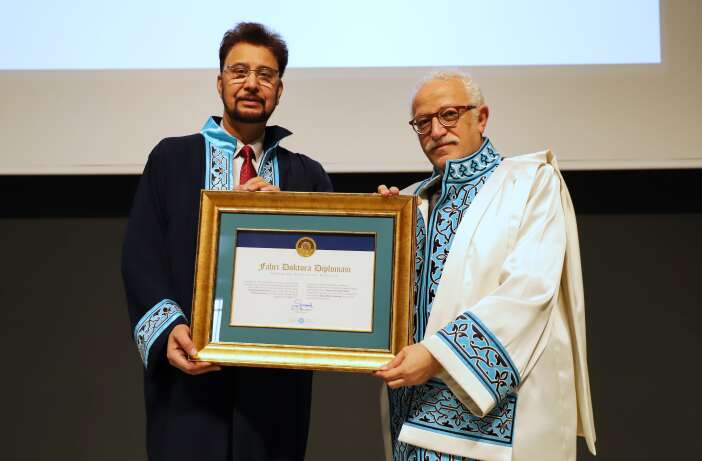 britanyali-siyasetci-mohammed-afzal-khan-konyada-ogrencilerle-bir-araya-geldi