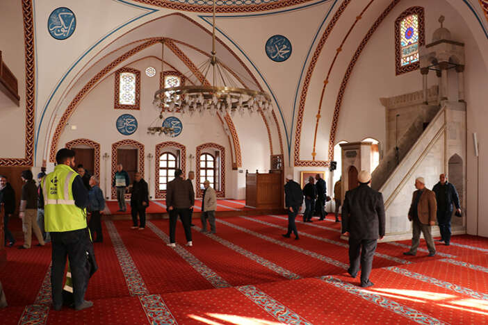 konyanin-restore-ettigi-habib-i-neccarda-ilk-teravih-heyecani