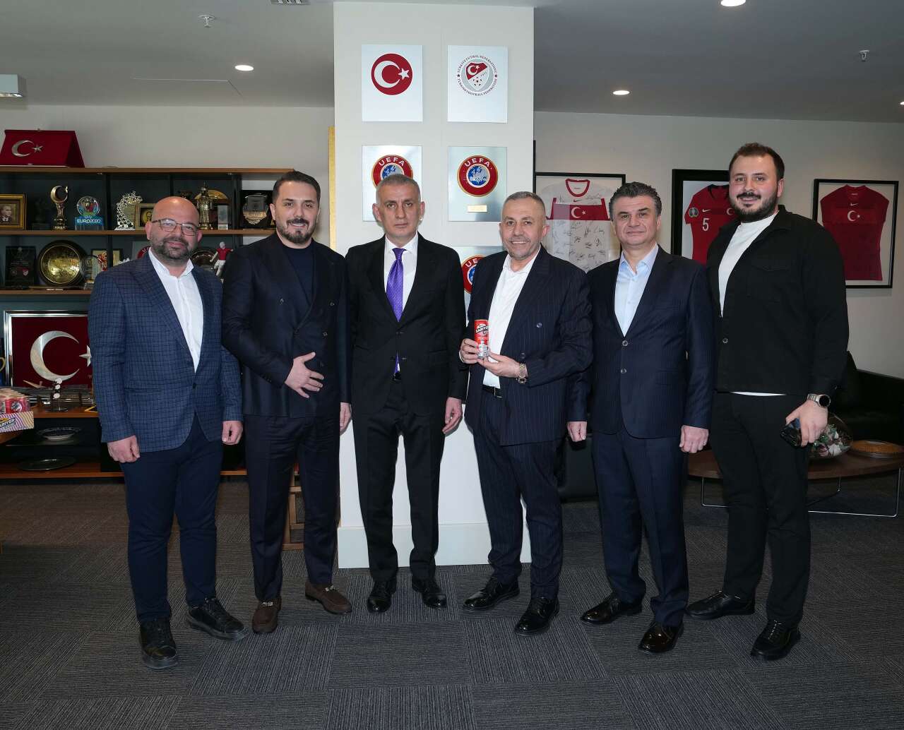 unlu-kola-markasi-milli-takimlara-sponsor-oldu