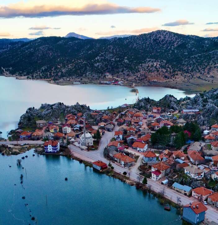 goren-unlu-kasaba-hallstatt-saniyor-burasi-konya-derebucak