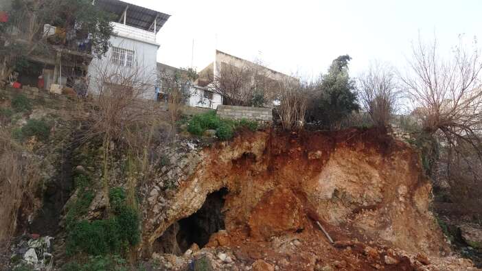 heyelan-evlerin-altinda-gizli-olan-seyi-ortaya-cikardi