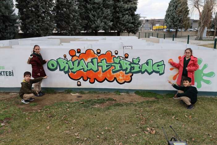 konyada-cocuklar-tabiatin-icinde-hem-ogreniyor-hem-egleniyor