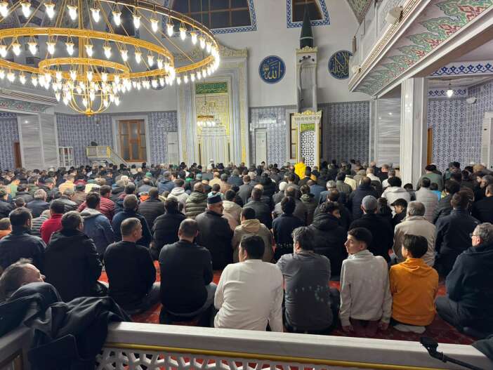 konyada-ilk-teravih-namazinda-camiler-doldu