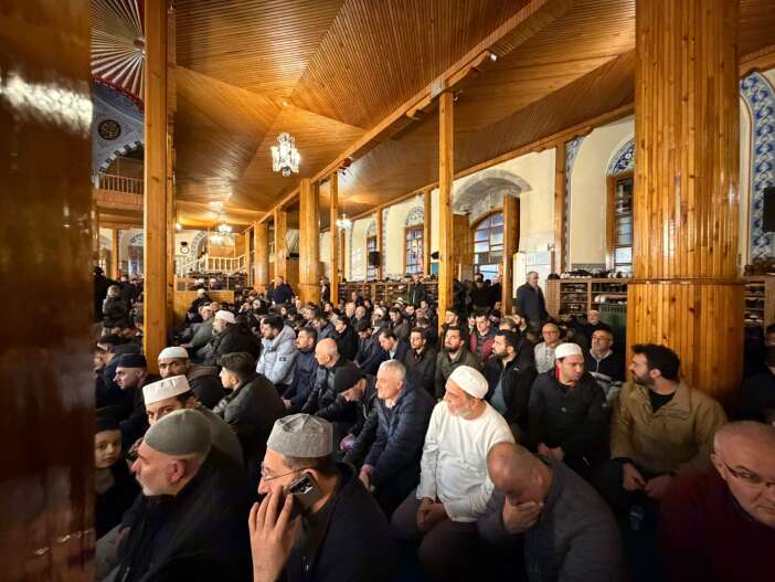 konyada-ilk-teravih-namazinda-camiler-doldu