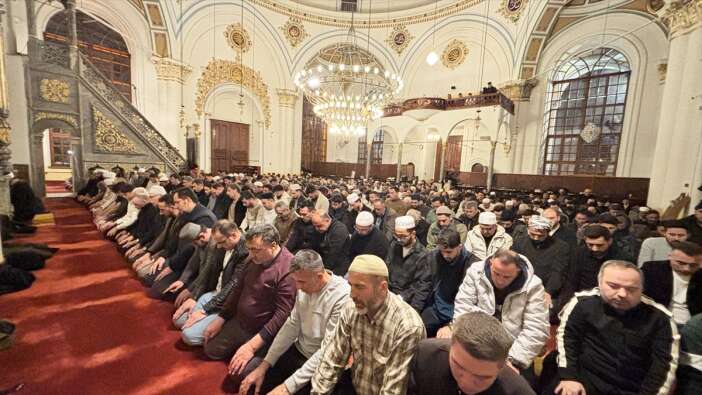 konyada-ilk-teravih-namazinda-camiler-doldu