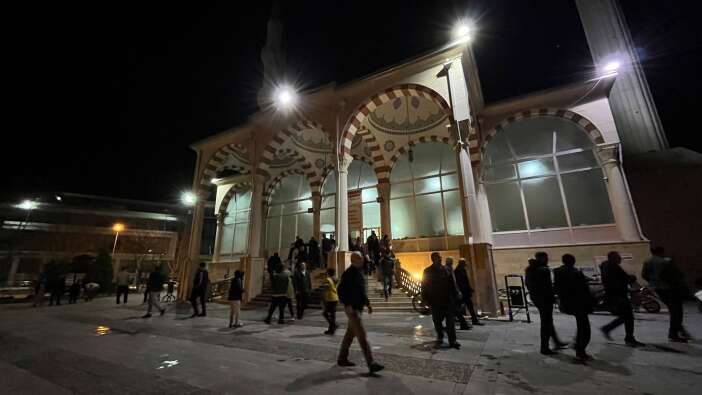 konyada-ilk-teravih-namazinda-camiler-doldu