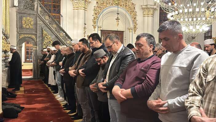 konyada-ilk-teravih-namazinda-camiler-doldu