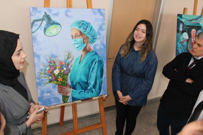 konyada-sanat-ve-tibbi-bulusturan-resim-sergisi-acildi