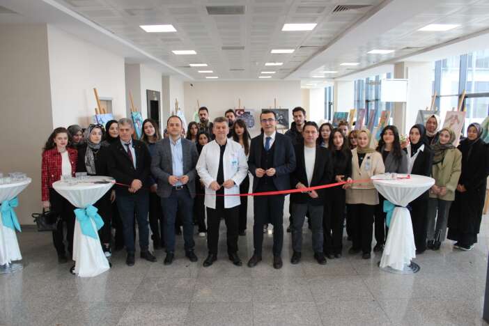 konyada-sanat-ve-tibbi-bulusturan-resim-sergisi-acildi