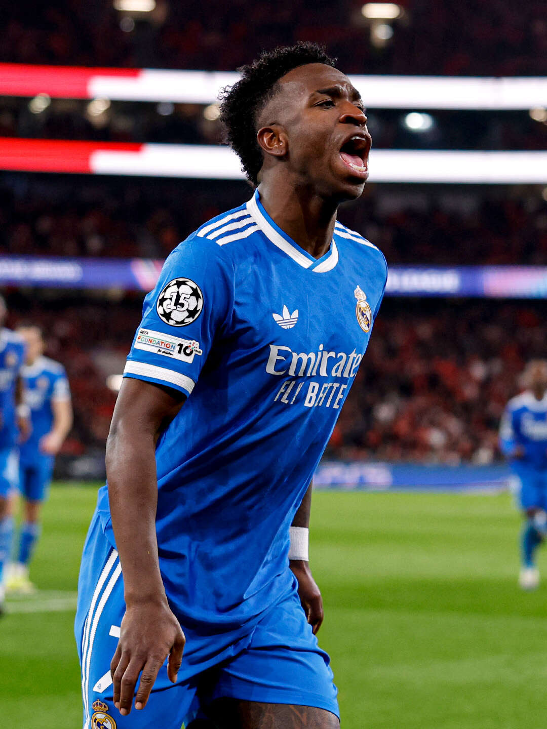 sampiyonlar-liginde-irkcilik-skandali-yildiz-isim-oyunu-durdurdu