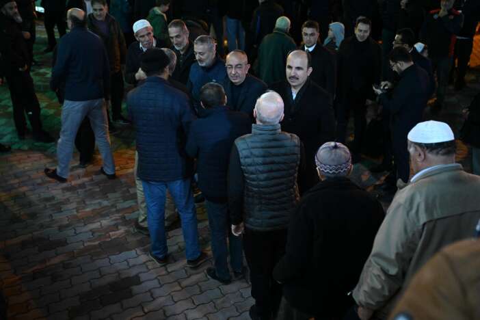 baskan-altay-ve-baskan-kavus-konyalilarla-teravih-namazinda-bir-araya-geldi