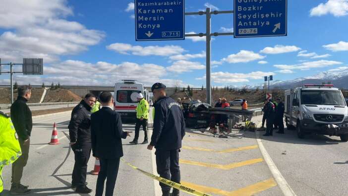 konya-yolunda-kaza-anne-ve-baba-oldu-cocuklari-yarali