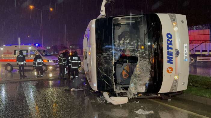 yolcu-otobusu-devrildi-cok-sayida-yarali-var