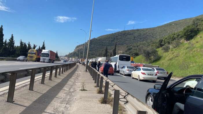 konya-plakali-tir-kaza-yapti-ortalik-savas-alanina-dondu