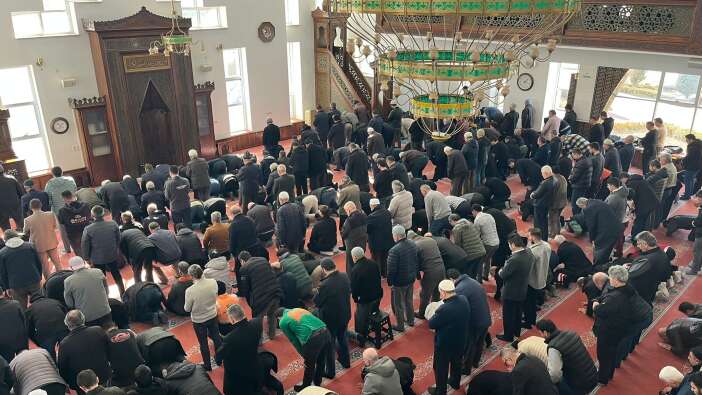 konyada-ramazanin-ilk-cuma-namazinda-camiler-doldu