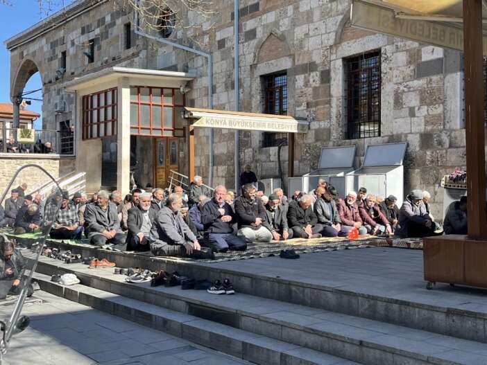 konyada-ramazanin-ilk-cuma-namazinda-camiler-doldu