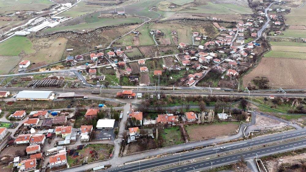 50-metre-ilerdeki-camiye-gitmek-icin-her-gun-5-kilometre-yol-yuruyorlar