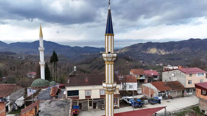 bir-caddenin-ayirdigi-iki-sehir-tek-sofrada-bulustu-ayni-anda-iftar-yapti