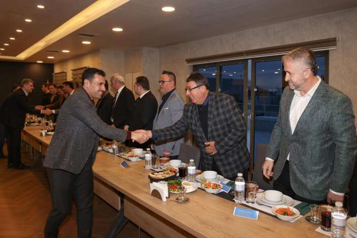 gonul-sofrasi-kuruldu-ak-parti-konya-esnaflari-dinledi